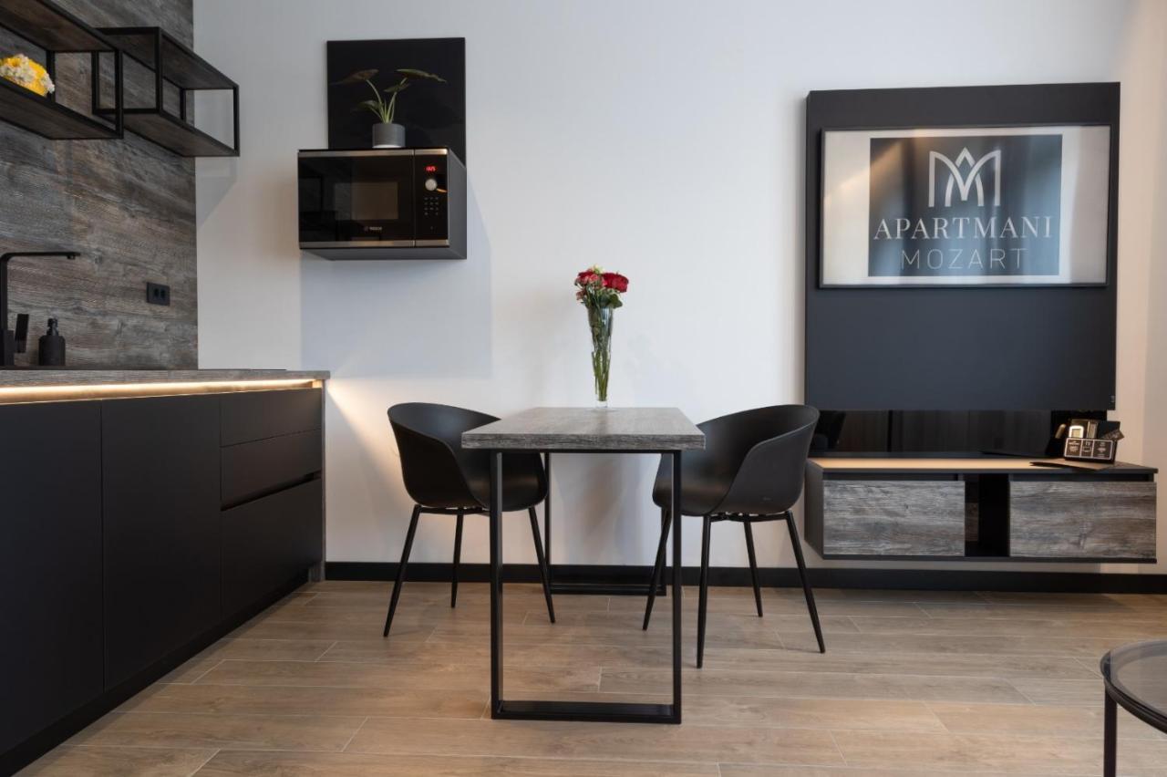 Apartmani Mozart-Centar ヴィロヴィティツァ エクステリア 写真