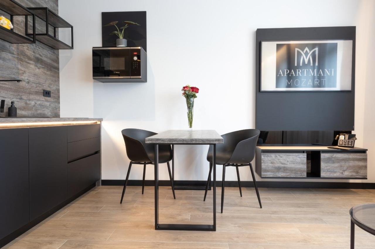 Apartmani Mozart-Centar ヴィロヴィティツァ エクステリア 写真