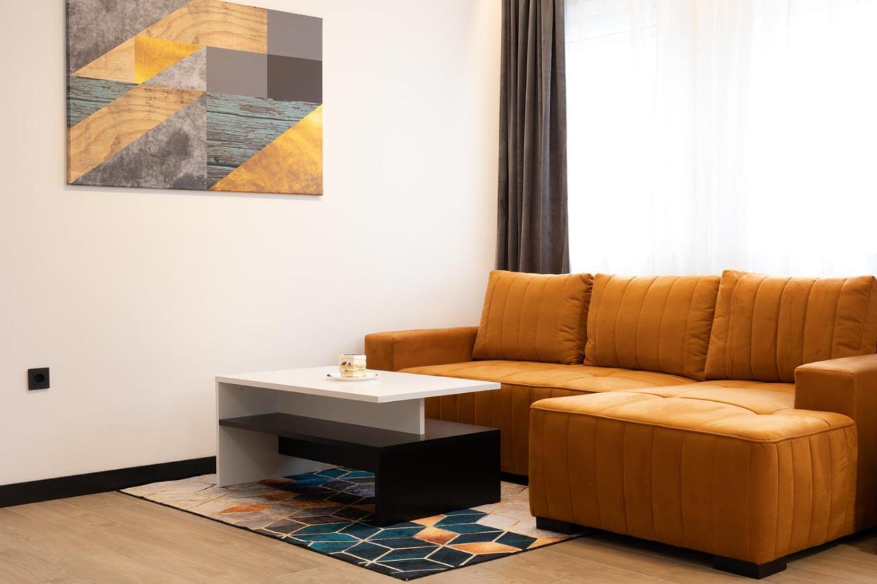 Apartmani Mozart-Centar ヴィロヴィティツァ エクステリア 写真