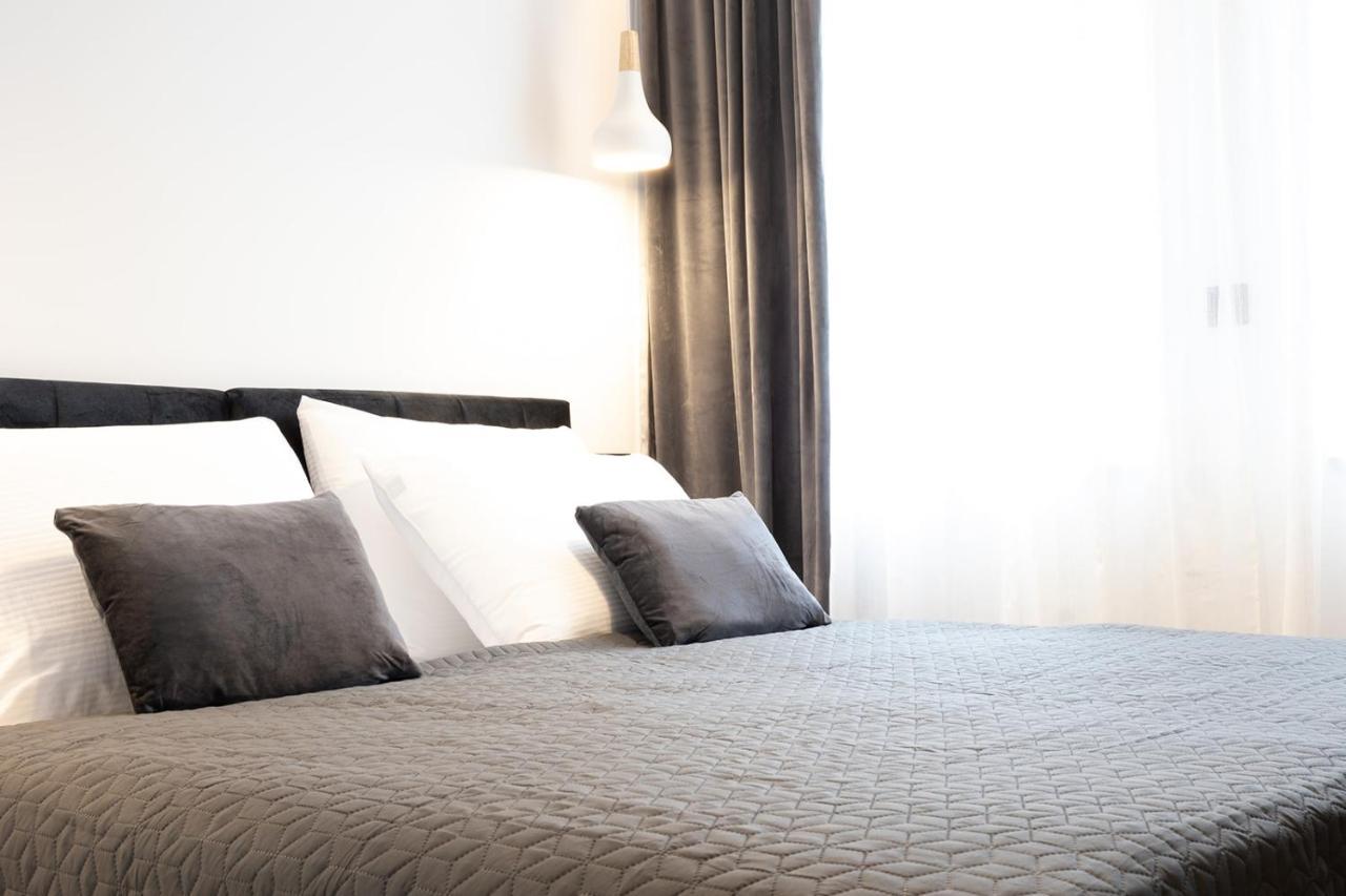 Apartmani Mozart-Centar ヴィロヴィティツァ エクステリア 写真