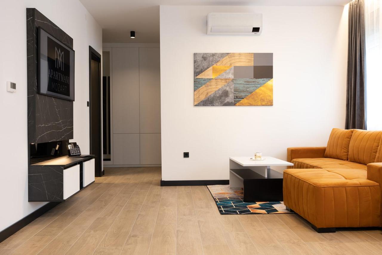 Apartmani Mozart-Centar ヴィロヴィティツァ エクステリア 写真