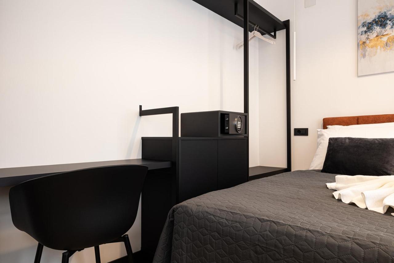 Apartmani Mozart-Centar ヴィロヴィティツァ エクステリア 写真