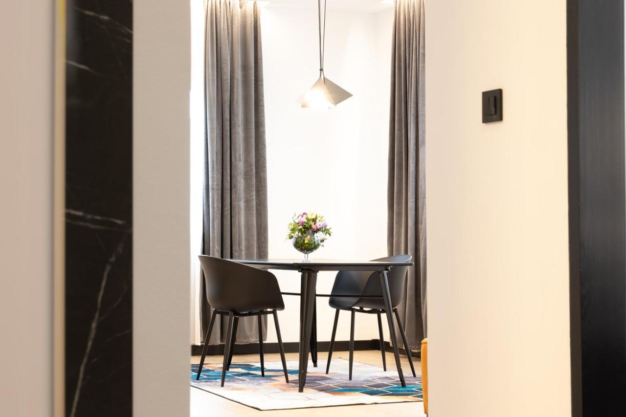 Apartmani Mozart-Centar ヴィロヴィティツァ エクステリア 写真
