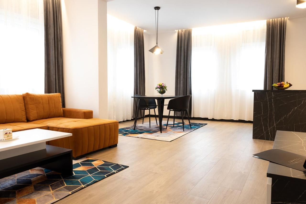 Apartmani Mozart-Centar ヴィロヴィティツァ エクステリア 写真