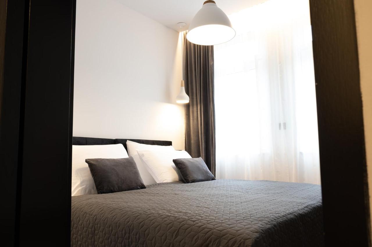Apartmani Mozart-Centar ヴィロヴィティツァ エクステリア 写真