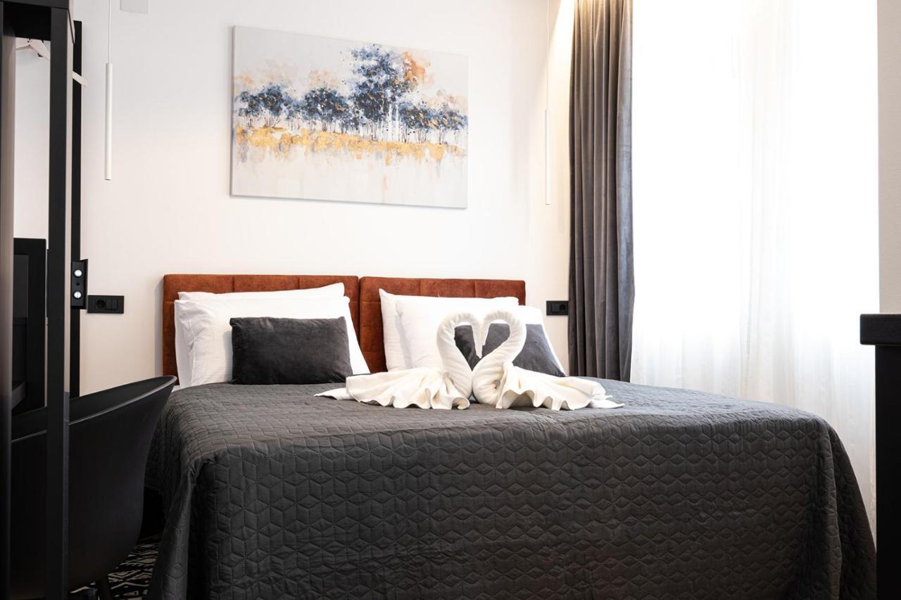 Apartmani Mozart-Centar ヴィロヴィティツァ エクステリア 写真