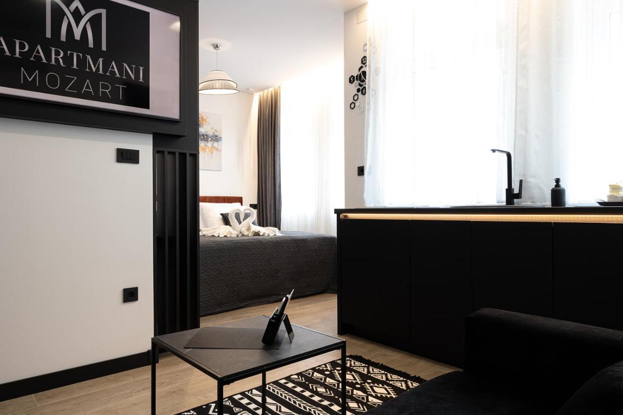 Apartmani Mozart-Centar ヴィロヴィティツァ エクステリア 写真