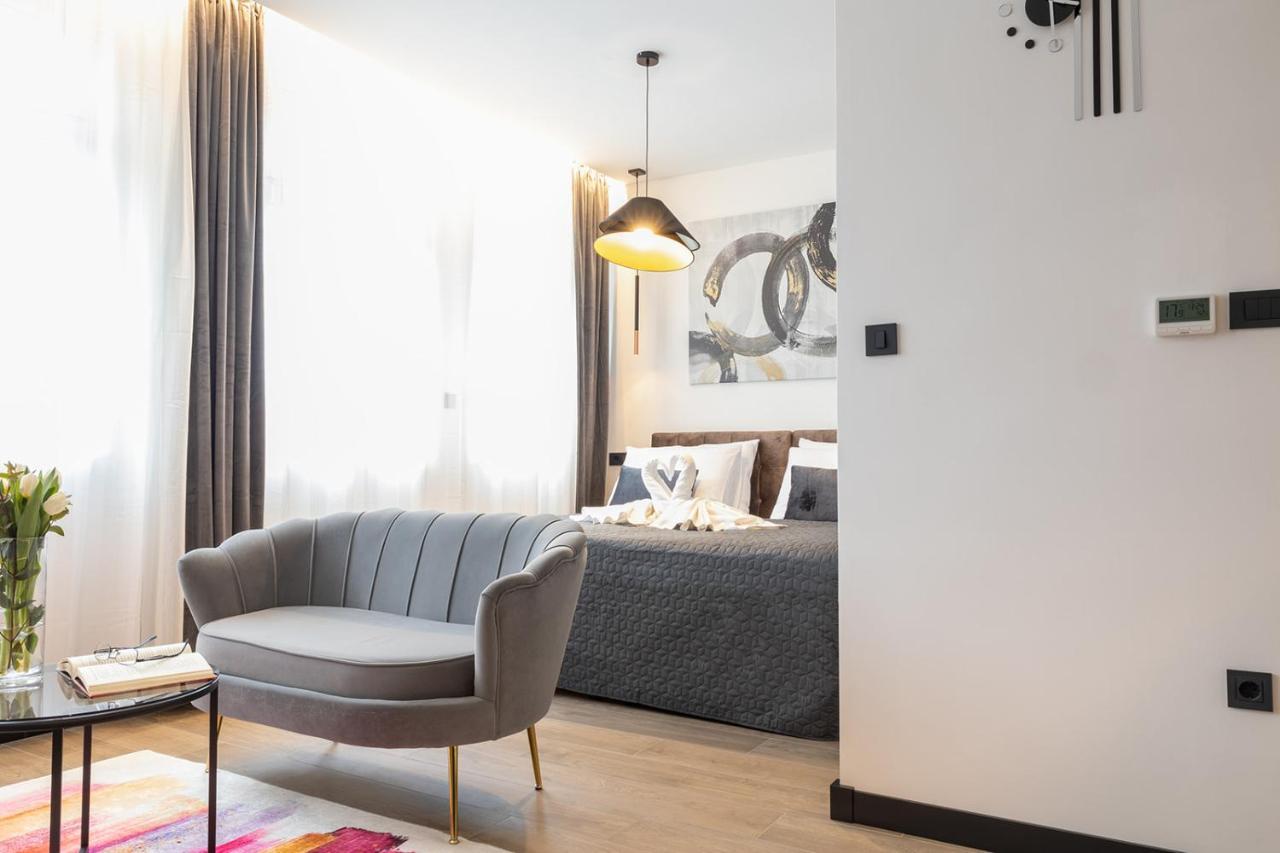 Apartmani Mozart-Centar ヴィロヴィティツァ エクステリア 写真
